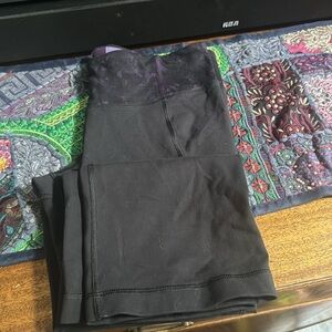 Black and purple Lululemon yoga pants